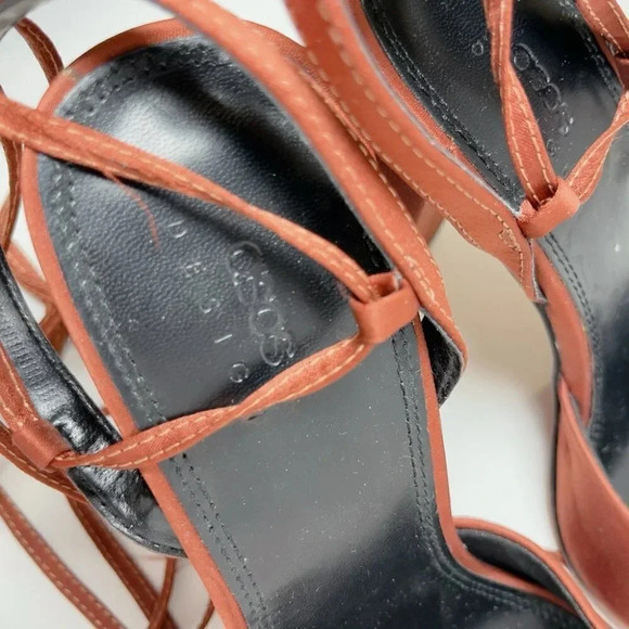 ASOS  DESIGN Wide Fit Panda Tie Leg Block Heeled Shoes - Picture 8 of 11